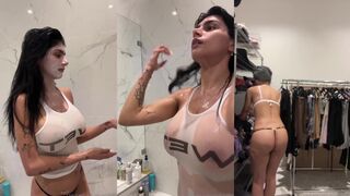 Leaked Video of Mia Khalifa stripping and teasing in shower